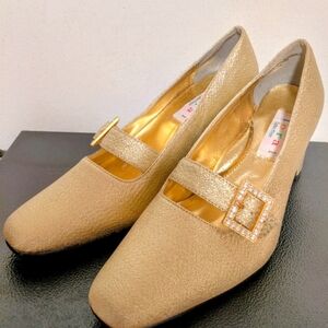 Vintage 1960s Elegant Gold Women's Shoes